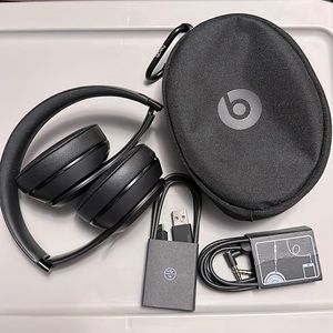 Great Condition Beats Solo3 Bluetooth Wireless All-Day On-Ear Headphones, Black